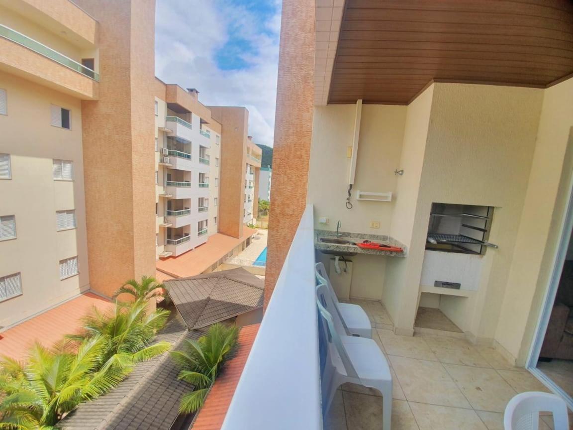 Lindo Apto Com 3 Quartos, Apenas 1 Quadra Da Praia Das Toninhas Apartment Ubatuba Ngoại thất bức ảnh